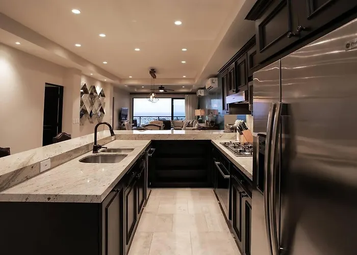Stunning 3br With Ocean Views, Golf Course & Amenities Apartment *